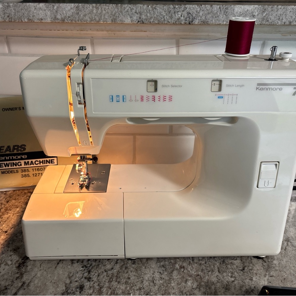 Kenmore /Janome Sewing Machine  385.11607090 W/Pedal, Extras, Manual- Works!